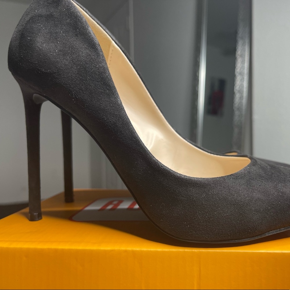 High heels - Picture 2 of 5